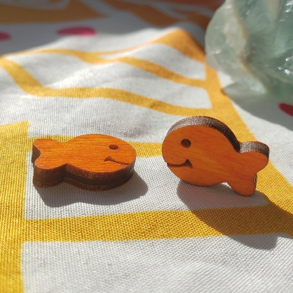 Hand crafted Goldfish cracker stud earrings - Picture 2 of 6